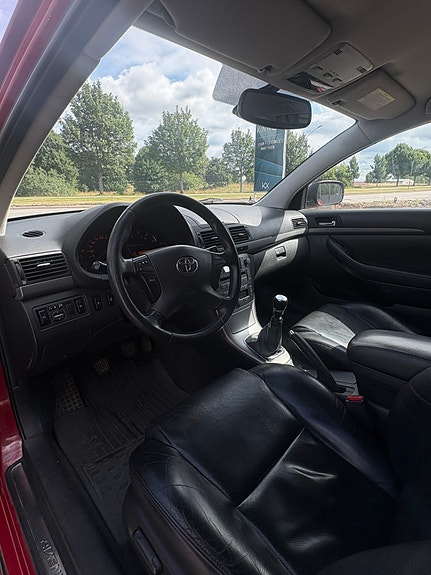 Toyota Avensis 5 of 8