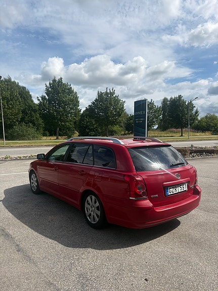 Toyota Avensis 4 of 8