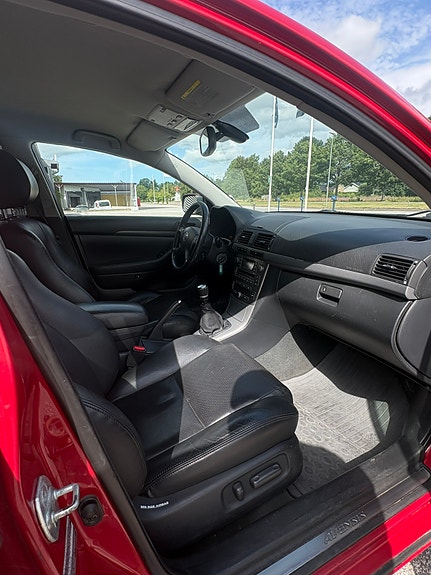 Toyota Avensis 7 of 8