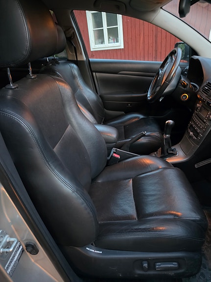Toyota Avensis 4 of 6