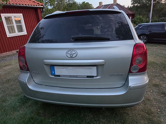 Toyota Avensis 5 of 6