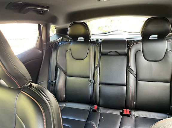Volvo V40 8 of 9