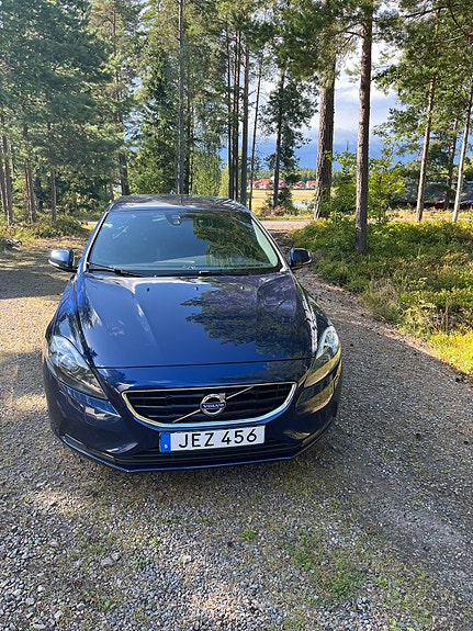 Volvo V40 3 of 9