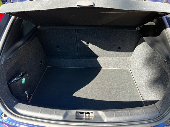 Volvo V40 9 of 9