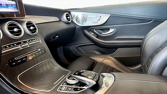 Mercedes-Benz C300 11 of 12