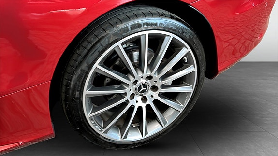 Mercedes-Benz C300 9 of 12