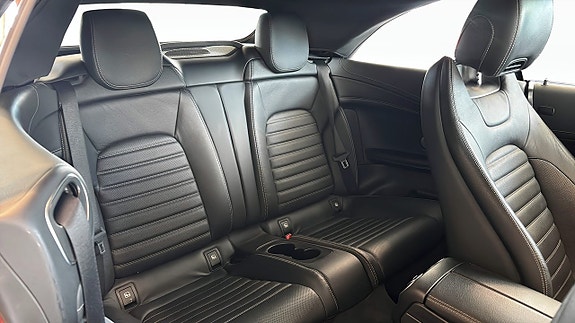 Mercedes-Benz C300 5 of 12