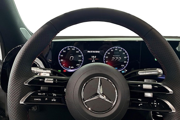 Mercedes-Benz GLB250+ 6 of 30