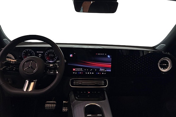 Mercedes-Benz GLB250+ 10 of 30