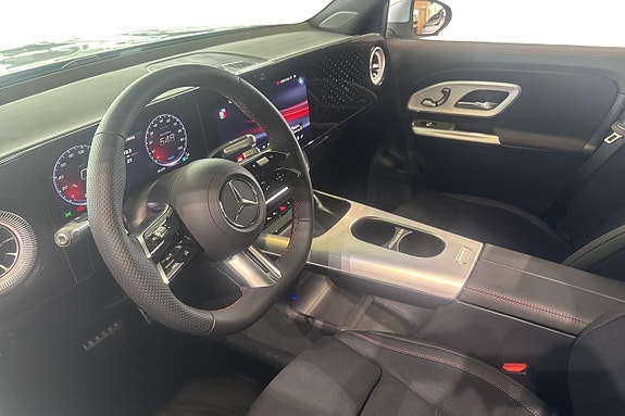 Mercedes-Benz GLB250+ 26 of 30