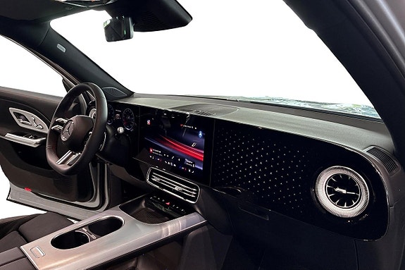 Mercedes-Benz GLB250+ 7 of 30