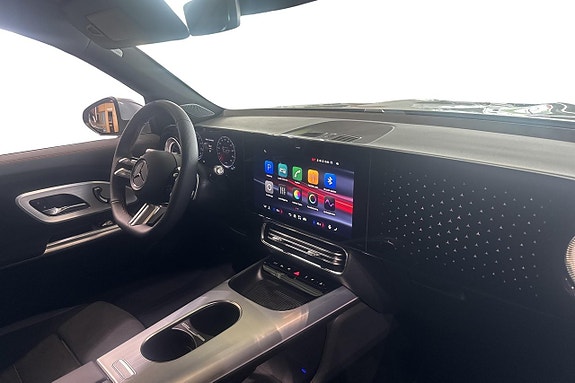 Mercedes-Benz GLB250+ 24 of 30