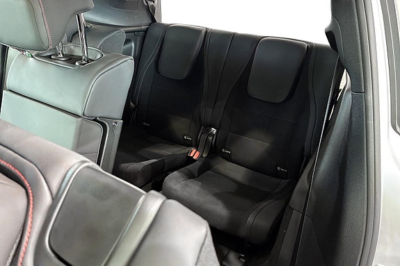 Mercedes-Benz GLB250+ 15 of 30