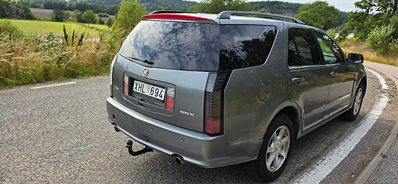 Cadillac SRX 3 of 10