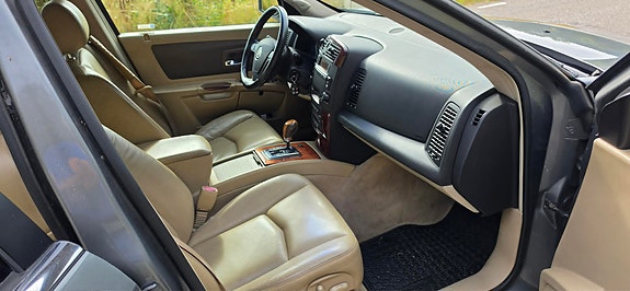 Cadillac SRX 8 of 10