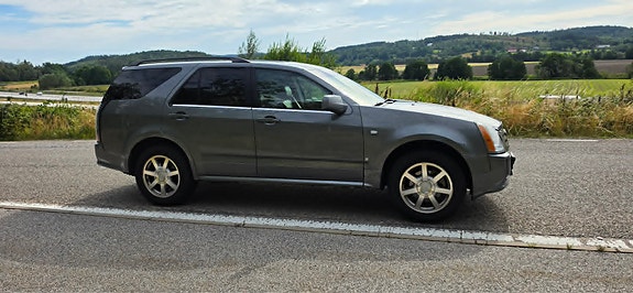 Cadillac SRX 2 of 10