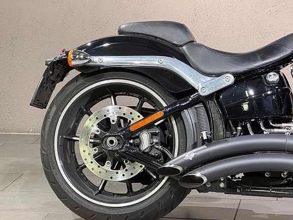Harley-Davidson BREAKOUT SOFTAIL 103 FXSB 5 of 8