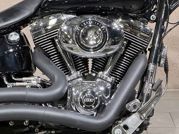 Harley-Davidson BREAKOUT SOFTAIL 103 FXSB 4 of 8