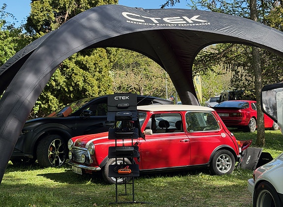 MINI Cooper 2 of 2