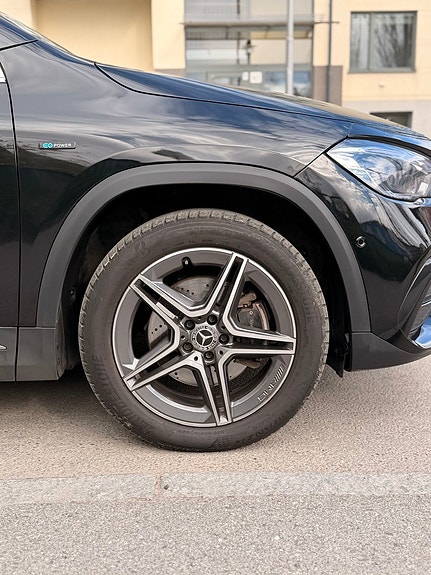Mercedes-Benz GLA250 e 14 of 15