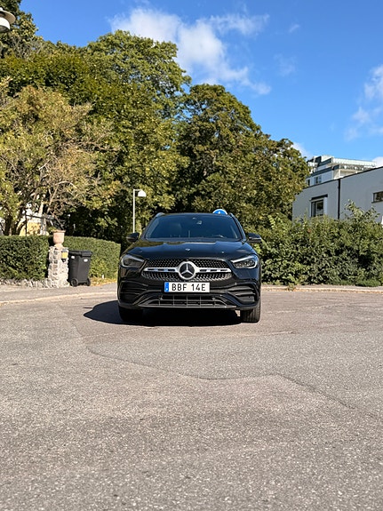 Mercedes-Benz GLA250 e 2 of 15