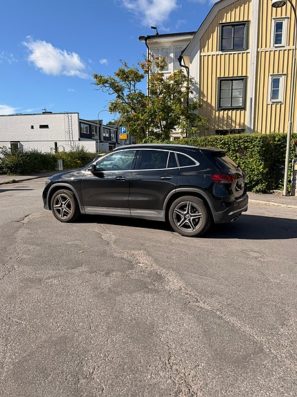 Mercedes-Benz GLA250 e 4 of 15