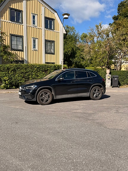 Mercedes-Benz GLA250 e 3 of 15