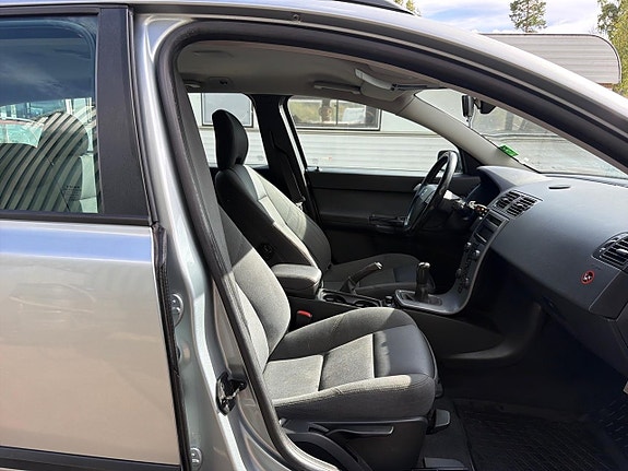 Volvo V50 15 of 22