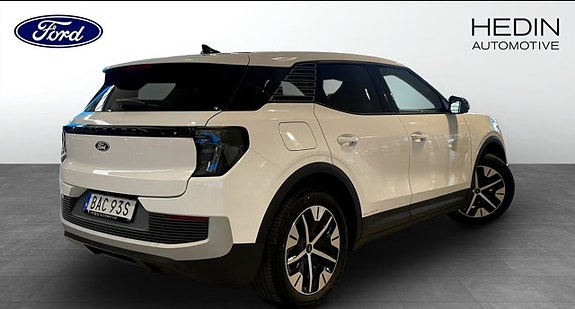 Ford Explorer 2 of 7