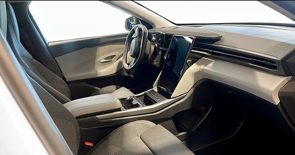 Ford Explorer 3 of 7