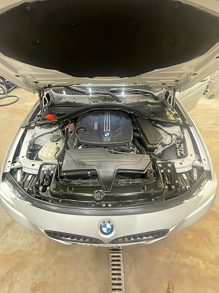 BMW 320d 2 of 11