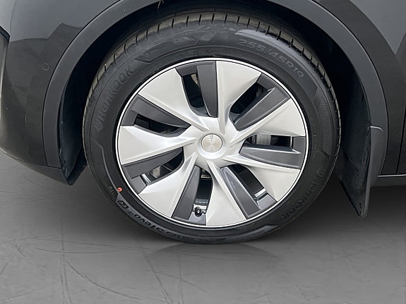 Tesla Model Y 30 of 30