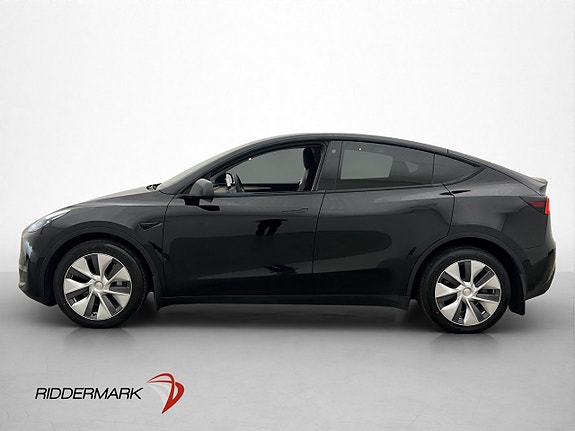 Tesla Model Y 8 of 30