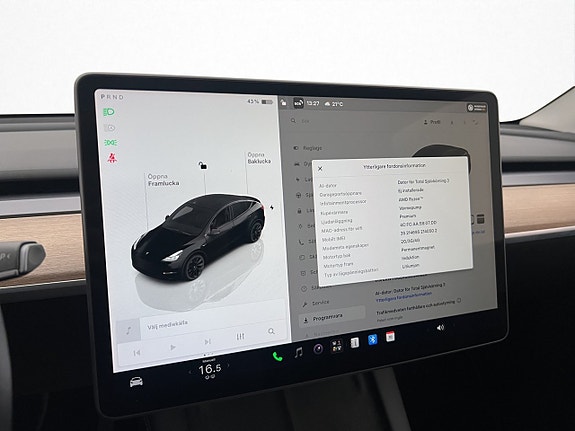 Tesla Model Y 22 of 30