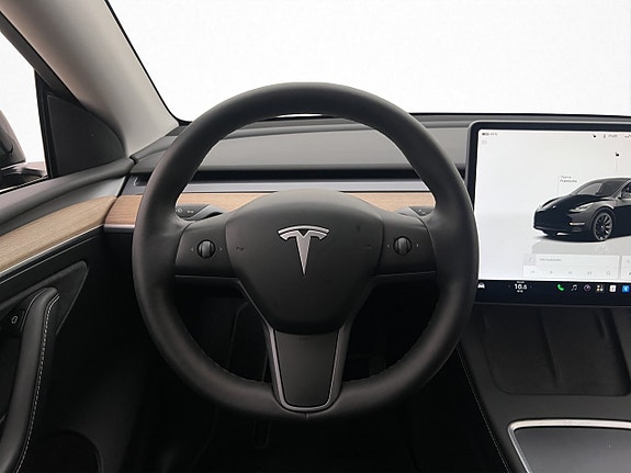 Tesla Model Y 14 of 30