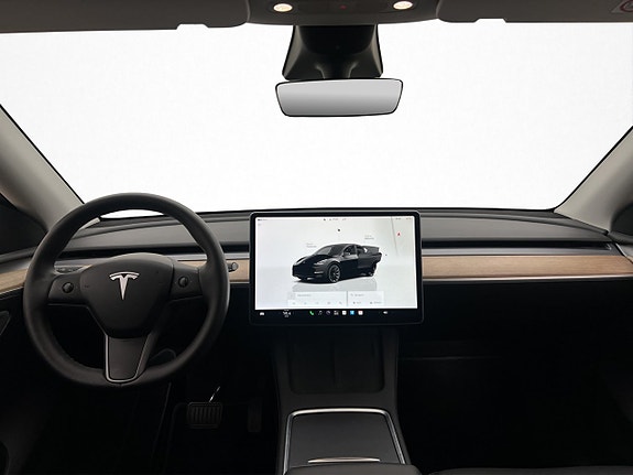 Tesla Model Y 13 of 30