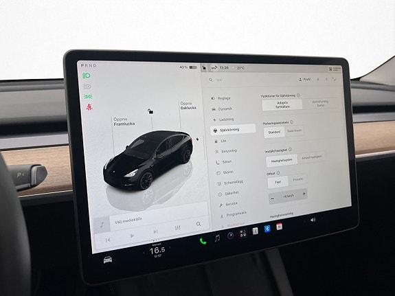 Tesla Model Y 20 of 30