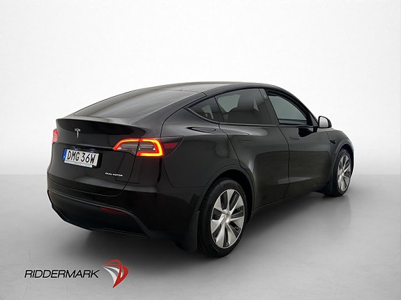 Tesla Model Y 5 of 30