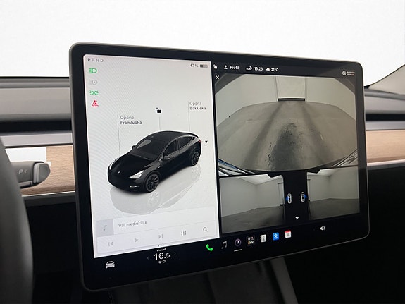 Tesla Model Y 15 of 30