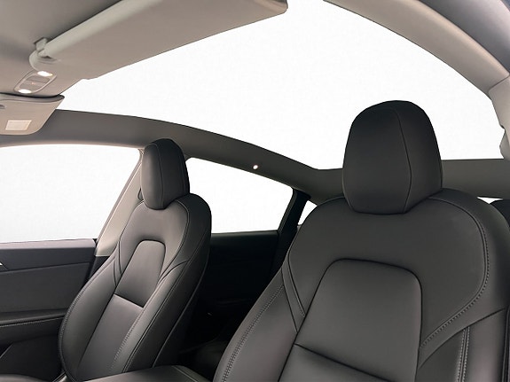 Tesla Model Y 11 of 30