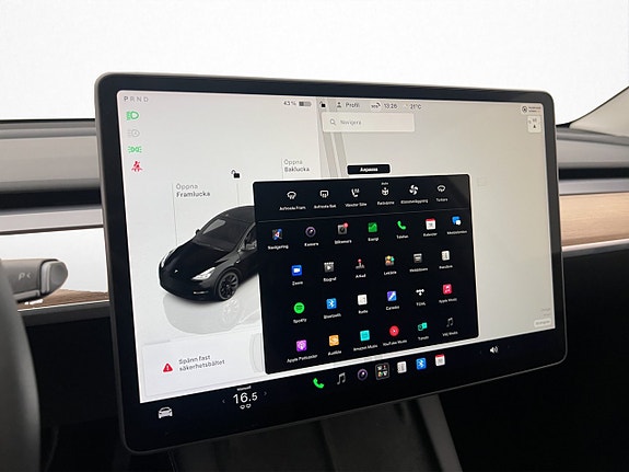 Tesla Model Y 17 of 30