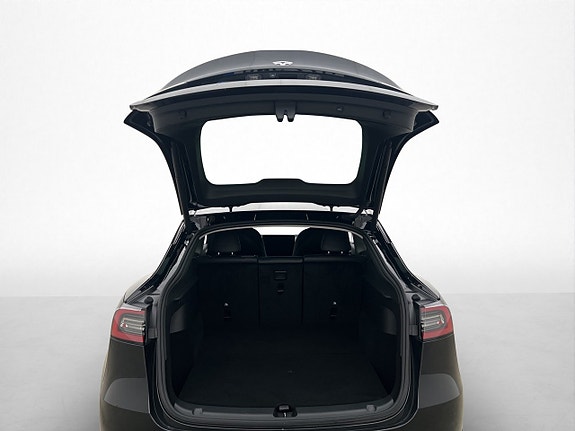 Tesla Model Y 9 of 30