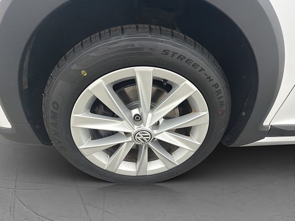 Volkswagen Golf Alltrack 28 of 30