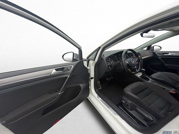 Volkswagen Golf Alltrack 11 of 30