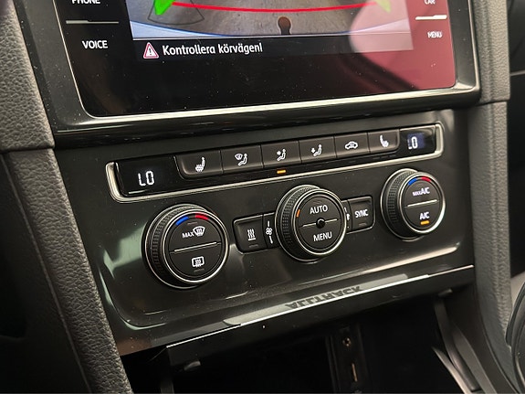 Volkswagen Golf Alltrack 21 of 30