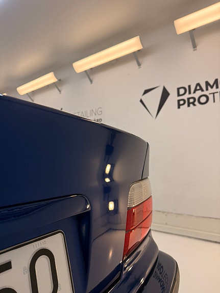 BMW 323i 4 of 5