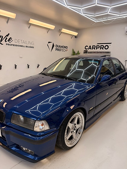 BMW 323i 5 of 5