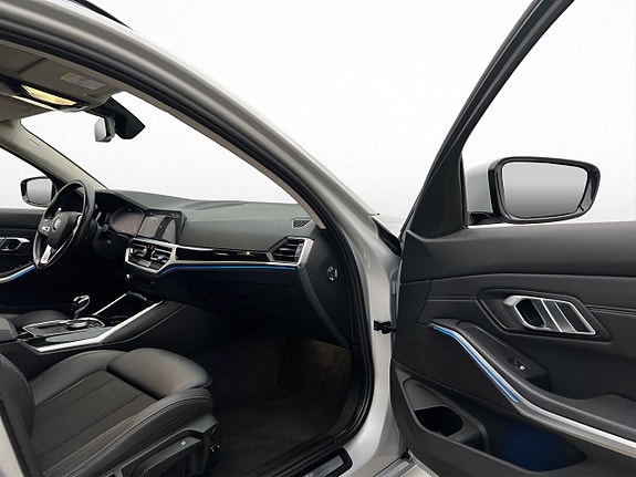 BMW 330e 15 of 30