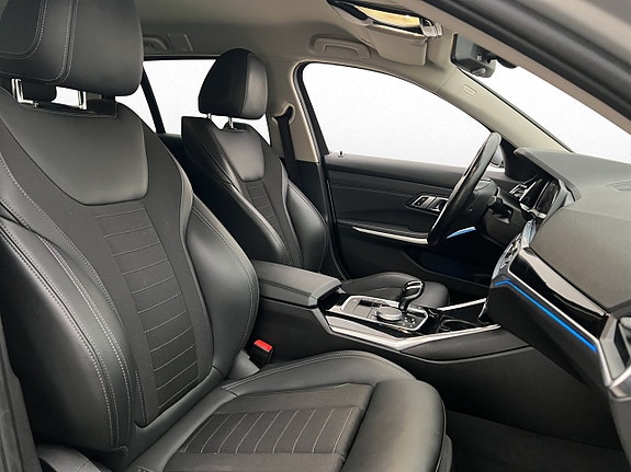 BMW 330e 14 of 30