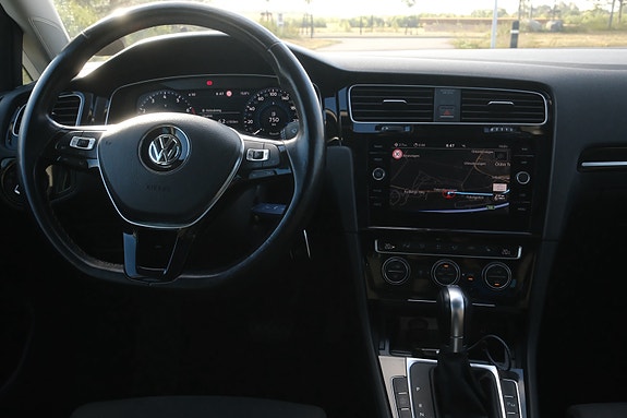 Volkswagen Golf VII 22 of 26
